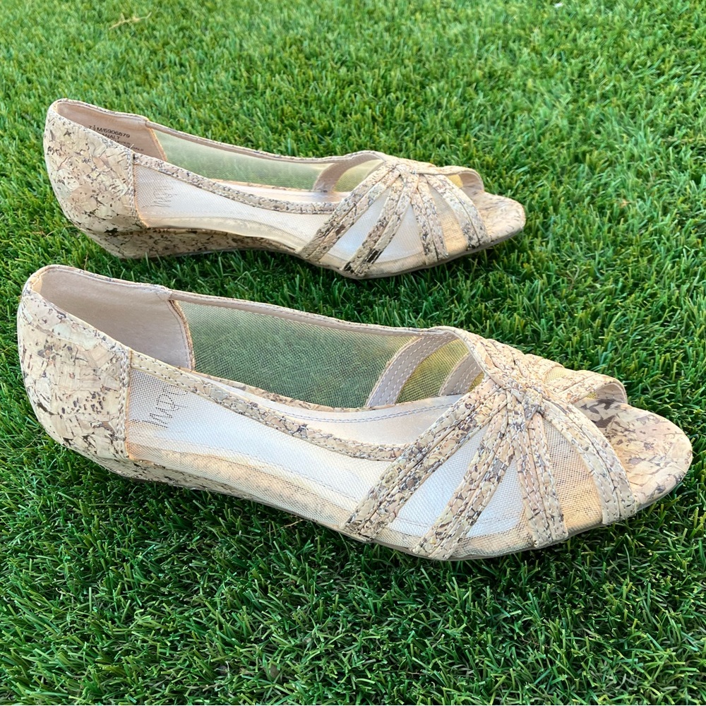 Impo cork and mesh peep-toe wedge heels, natural beige, size 7.5 - Picture 3 of 10